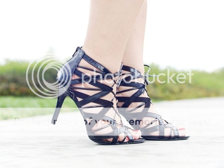 Curvy Girl Chic Plus Size Fashion Blog Charlotte Ruse Bold Blue White and Black Outfit