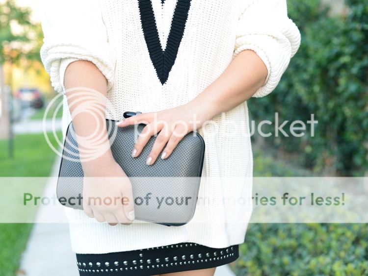 Curvy Girl Chic Plus Size Fashion Blog Axel Accessories Greece Clutch