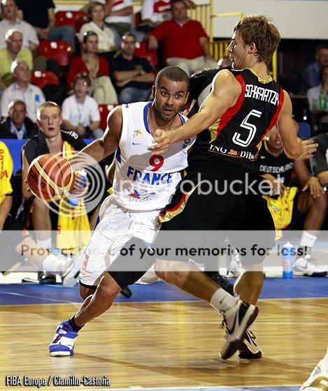 Parker deu a vitória a seleção francesa anotando os últimos 11 pontos do time na partida (Foto por FIBA Europe/Ciamillo - Castoria)